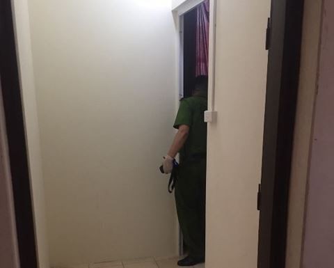 Hà Nội: Nữ sinh trường Sân khấu điện ảnh nghi bị sát hại trong nhà trọ - 1 Lực lượng chức năng khám nghiệm hiện trường (Ảnh: ANTD)