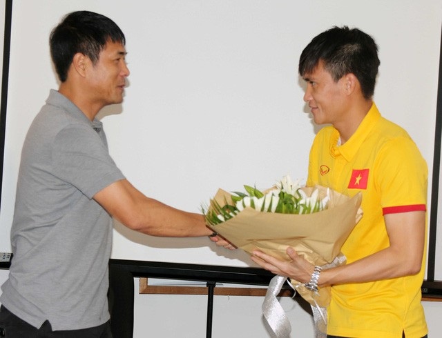 Được Công Vinh khen trong tự truyện, HLV Hữu Thắng vẫn khiêm tốn - 1 Công Vinh luôn xem Hữu Thắng là người anh lớn trong sự nghiệp của mình