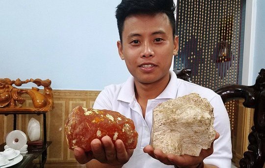 Kỳ lạ hai viên đá thơm như nước hoa, trả 5 tỷ đồng chưa bán - 5
Hai viên đã đã được hỏi mua với giá 5 tỷ đồng/kg