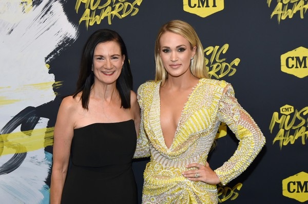 
Carrie Underwood là tâm điểm thu hút sự chú ý trong sự kiện này
