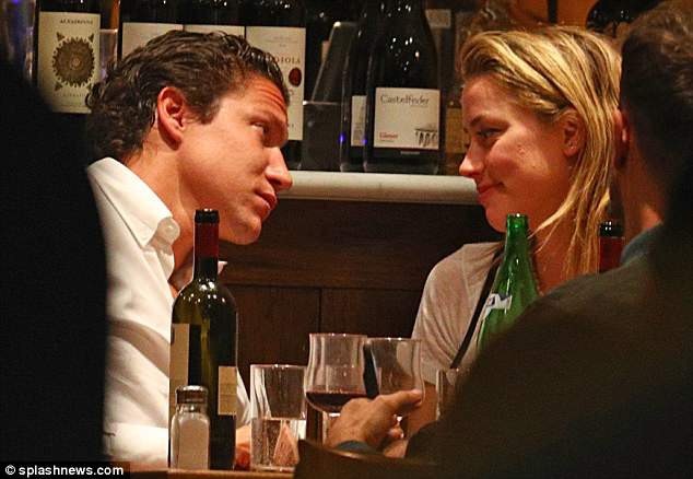 
Hình ành ngọt ngào của cặp đôi mới
