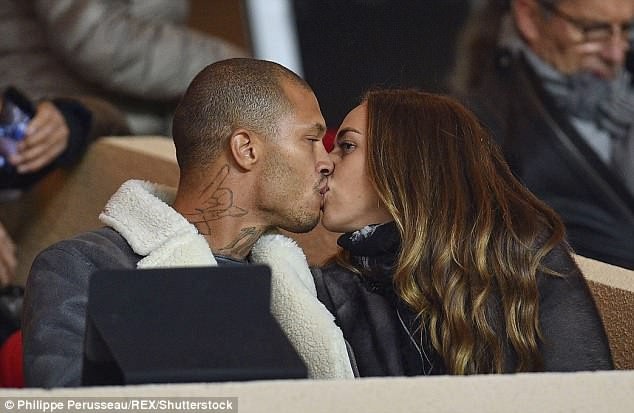 Con gái tỷ phú Topshop sinh quý tử - 5
Chloe Green, 27 tuổi là con gái tỷ phú Anh Phillip Green, ông chủ hãng Topshop, người sở hữu khối tài sản ước chừng 4,9 tỷ USD