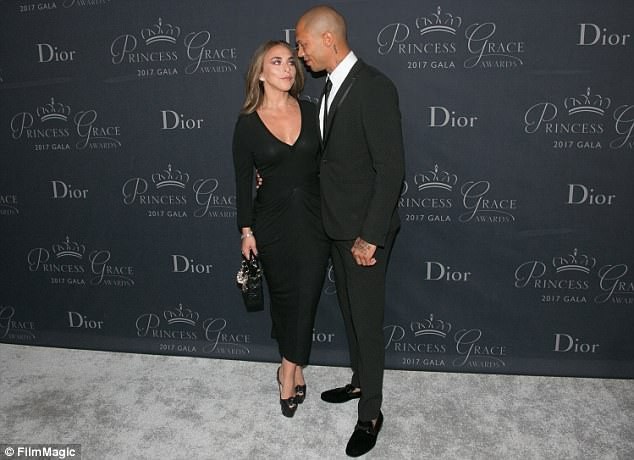 Con gái tỷ phú Topshop sinh quý tử - 7
Chloe từ chối chia sẻ thông tin bầu bí, tới 1 tháng gần đây người đẹp mới để lộ bụng bầu