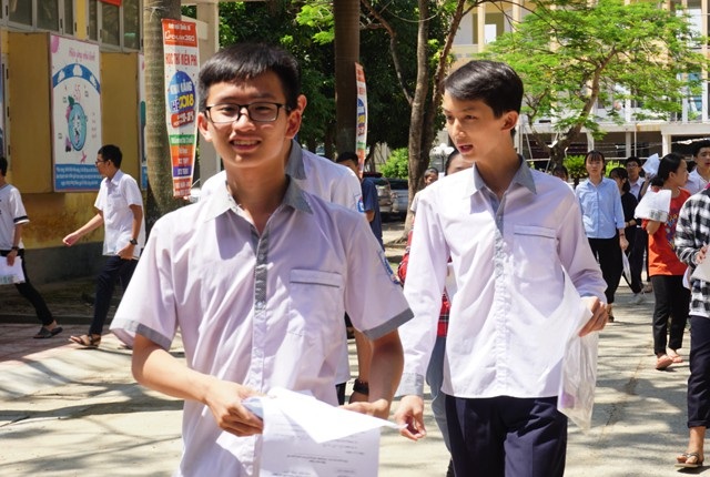 Nghệ An: Đề Toán lớp 10 không khó, có tính phân loại cao - 2 Hầu hết thí sinh rời điểm thi với tâm trạng khá thoải mái