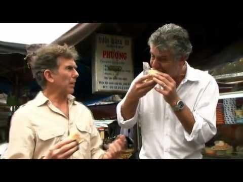 Những hình ảnh đáng nhớ về siêu đầu bếp Anthony Bourdain tại Việt Nam - 2
Anthony Bourdain không chỉ là đầu bếp nổi tiếng thế giới mà còn được khán giả Việt Nam yêu thích vì ông đã tới Việt Nam nhiều lần