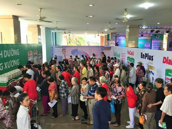 Đến Ngày hội Người cao tuổi sẽ được khám sức khỏe miễn phí - 3 Các Ngày hội Người cao tuổi trước đó được nhiều cụ cao niên hưởng ứng nhiệt tình vì đây là cơ hội được khám và tư vấn sức khỏe miễn phí
