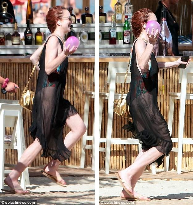 
Vài năm nay, Lindsay Lohan không còn tham gia đóng phim và vắng mặt trong khá nhiều sự kiện của làng giải trí. Được biết, Lindsay Lohan đã chuyển sang kinh doanh khách sạn nghỉ dưỡng và hộp đêm cùng một vài người bạn tại Hy Lạp.
