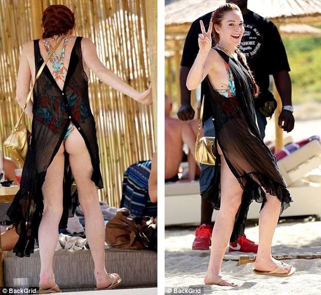 
Nữ diễn viên 31 tuổi đi cùng một nhóm bạn. Cô trông khá tươi tắn và thoải mái.
