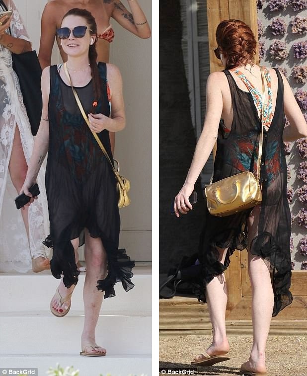 
Từng là một ngôi sao nhí giàu có và nổi tiếng nhất Hollywood, sự nghiệp và cuộc sống của Lindsay Lohan dần bị hủy hoại bởi thú vui tiệc tùng, nghiện rượu, tù tội... Linday Lohan đã phải nỗ lực rất nhiều để có thể sống lại sau vũng bùn scandal. Tuy nhiên, sự nghiệp điện ảnh của cô đã chấm dứt từ khá lâu rồi...
