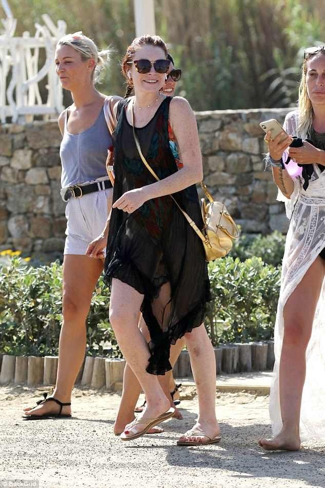 Lindsay Lohan tái xuất sau một thời gian "ở ẩn" - 10