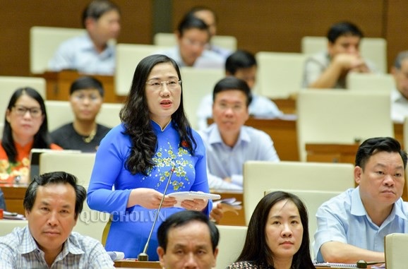 Chất vấn và hậu chất vấn - 1
Đại biểu Quốc hội Nguyễn Thị Thủy, Đoàn đại biểu Quốc hội tỉnh Bắc Kạn chất vấn Bộ trưởng Bộ Giáo dục và Đào tạo. Ảnh: quochoi.vn