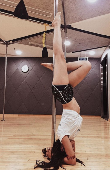 Mỹ nhân “Cả một đời ân oán” ám ảnh vì bị gắn mác “diễn viên chuyên cảnh 18+” - 11 Và cả bộ môn múa cột khó nhằn.