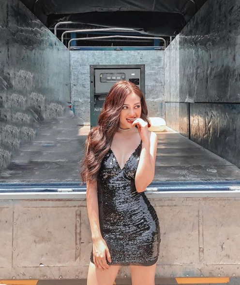 Mỹ nhân “Cả một đời ân oán” ám ảnh vì bị gắn mác “diễn viên chuyên cảnh 18+” - 16 Nữ diễn viên sinh năm 1995 có sự lột xác mạnh mẽ kể cả về ngoại hình lẫn phong cách thời trang từ khi Nam tiến. Thuỳ Anh cũng từng có thời gian tạm gác đam mê nghệ thuật để tập trung cho việc học ở Học viện Ngân hàng tại Hà Nội. Sau khi tốt nghiệp, cô mới Nam tiến từ cuối năm 2017 để theo đuổi nghiệp diễn xuất.