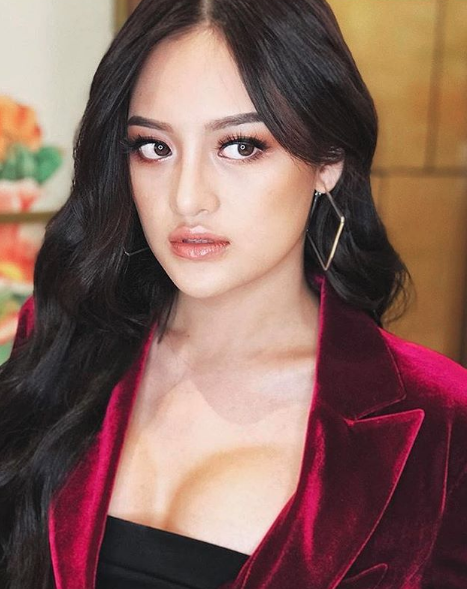 Mỹ nhân “Cả một đời ân oán” ám ảnh vì bị gắn mác “diễn viên chuyên cảnh 18+” - 17 Bên cạnh đó, nữ diễn viên 9x cho biết cô không muốn bị đóng khung là diễn viên đóng phim nghệ thuật, bản thân Thùy Anh xuất thân từ phim truyền hình nên cô muốn được thử sức ở nhiều dạng vai khác nhau. Nữ diễn viên tuổi 23 quan niệm: “Yêu những gì bạn có. Cần những gì bạn muốn. Chấp nhận những gì bạn nhận được. Cho những gì bạn có thể. Hãy luôn nhớ rằng: những gì cho đi đều có thể nhận lại...”