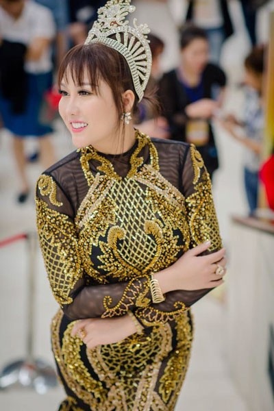 Phi Thanh Vân khoe ngực khủng, triết lý về cuộc sống - 7 Phi Thanh Vân khoe ngực khủng, triết lý về cuộc sống - 7