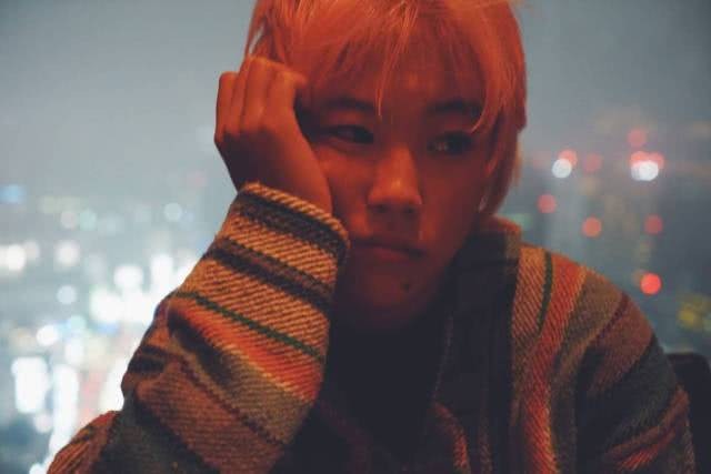 Vương Phi tổ chức sinh nhật cho con gái, đánh tan tin đồn rạn nứt - 10
Đậu Tĩnh Đồng từng quyết định bỏ học, rời Mỹ về Trung Quốc sinh sống và theo đuổi nghiệp ca hát vào năm 18 tuổi. Cô bé đã phát hành album riêng, tham gia các chương trình ca nhạc và có một ban nhạc của riêng mình. Đậu Tĩnh Đồng cũng không ngần ngại thừa nhận mình đồng tính.