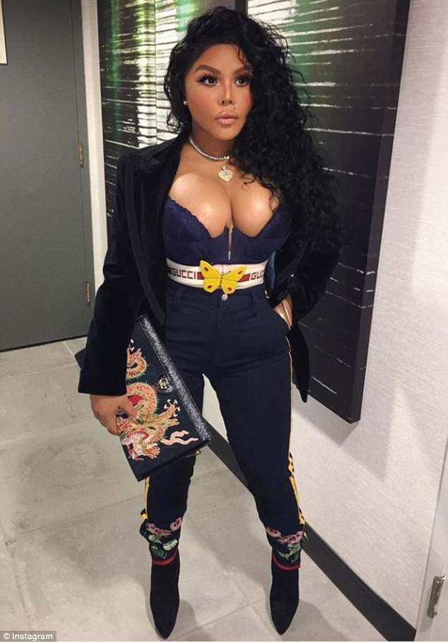 Lil' Kim đệ đơn xin phá sản - 1
Ngôi sao ca nhạc Lil Kim vừa nộp đơn xin phá sản và xác nhận khoản nợ hơn 4 triệu đô la Mỹ