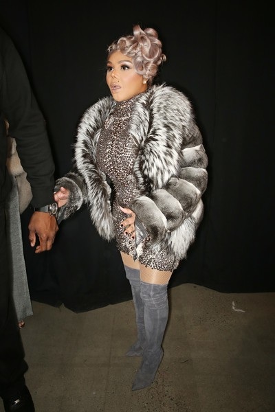 Lil' Kim đệ đơn xin phá sản - 5
Người đẹp còn liệt kê 2 xe ô tô sang của cô là Mercedes Benz 2000 và Bentley Continental GT 2005