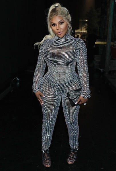 Lil' Kim đệ đơn xin phá sản - 7
Ca sỹ da màu từng giành giải Grammy từng bán được hơn 30 triệu album trên toàn thế giới và từng giành giải Grammy cũng như nhiều giải thưởng âm nhạc lớn khác