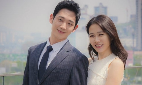 Nam chính phim “Chị đẹp mua cơm cho tôi” sẽ đến Việt Nam - 5 Sau khi phim phát sóng, cặp đôi chị em Jung Hae In - Son Ye Jin còn được xem là cặp đôi mới đẹp như vợ chồng Song Joong Ki - Song Hye Kyo.