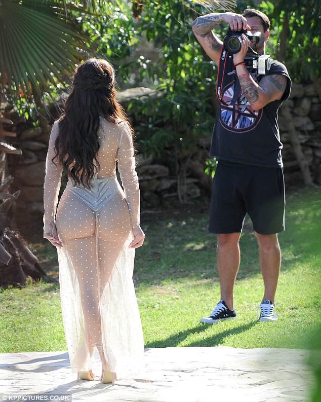 
Demi phủ nhận các tin đồn đại tu nhan sắc bằng dao kéo.
