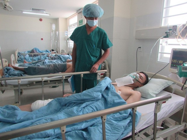 Nam thanh niên bị bắn thủng ruột phải nhập viện cấp cứu