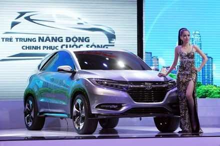 Honda đưa HR-V về Việt Nam, thị trường thêm lựa chọn miniSUV dưới 900 triệu đồng - 1
Chiếc xe concept Vezel - tiền thân của HR-V từng xuất hiện tại sự kiện Vietnam Motorshow 2013.