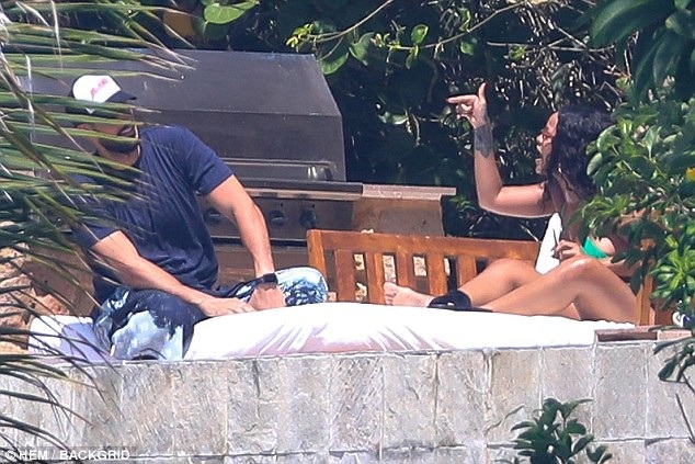 Rihanna tranh cãi căng thẳng với bạn trai - 3
Hassan Jameel và bạn gái chỉ mới hàn gắn quan hệ được ít tuần nhưng dường như mối quan hệ của 2 người cũng không êm thấm