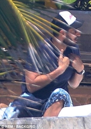 Rihanna tranh cãi căng thẳng với bạn trai - 4
Đại gia người Ả Rập Saudi cũng cố gắng thanh minh và phân trần