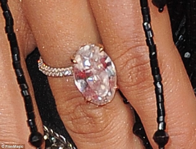 
Chiếc nhẫn kim cương hồng này có giá chừng 2 triệu USD
