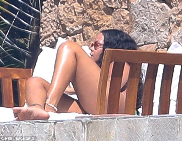 Rihanna tranh cãi căng thẳng với bạn trai - 6
Rihanna là người rất kín đáo và cô không chia sẻ chuyện riêng tư của mình với báo giới