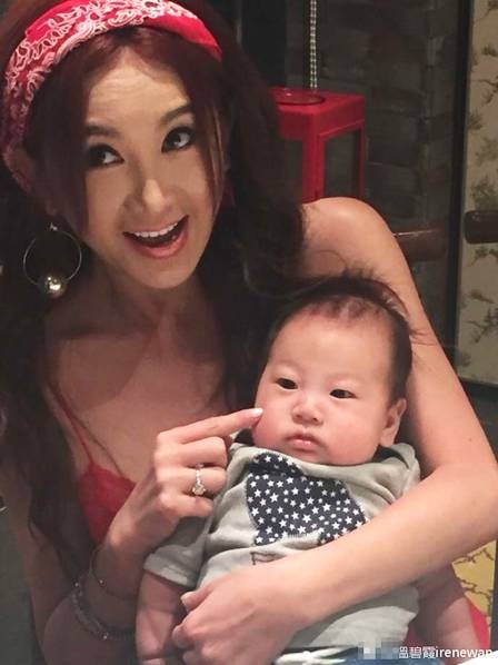 “Dâm phụ lẳng lơ nhất màn ảnh Hoa ngữ” trẻ đẹp ở tuổi 52 - 6 “Dâm phụ lẳng lơ nhất màn ảnh Hoa ngữ” trẻ đẹp ở tuổi 52 - 6