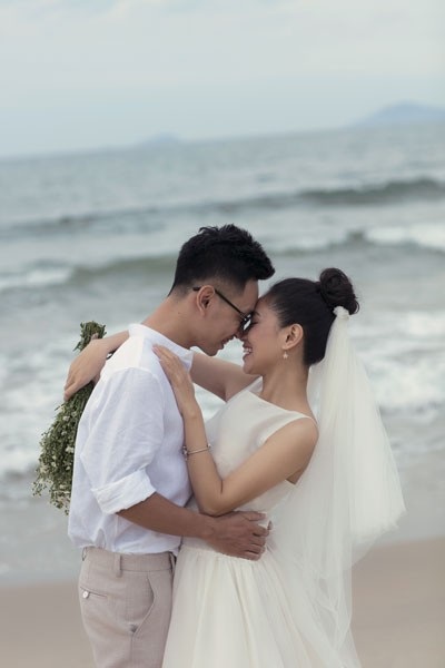 Ca sĩ Hoàng Quyên bất ngờ kết hôn với bạn trai kiến trúc sư - 4 Ca sĩ Hoàng Quyên bất ngờ kết hôn với bạn trai kiến trúc sư - 4