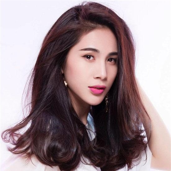 Quá khứ cay đắng tủi hờn của những sao Việt lớn lên nơi cửa Phật, tu viện - 3 Tự vượt lên cay đắng tủi hờn của một tuổi thơ đầy nước mắt, hiện tại, số phận đã mỉm cười với cô.