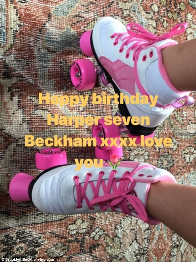 Harper Beckham tưng bừng đón sinh nhật lần thứ 7 - 10
Brooklyn dường như là người tặng món quà này cho em gái