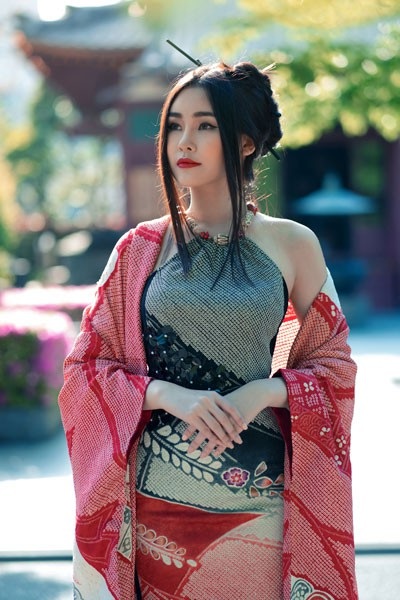 Hoa hậu Lê Âu Ngân Anh đẹp mê hoặc ở Tokyo - 1 Lê Âu Ngân Anh khoe vẻ đẹp không tỳ vết tại Tokyo.