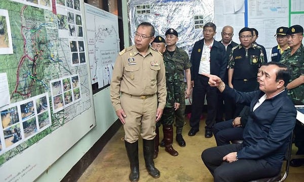 Điều ít biết về người chỉ huy chiến dịch giải cứu đội bóng Thái Lan - 2
Ông Narongsak đã chỉ huy chiến dịch giải cứu đội bóng từ những ngày đầu cho tới khi thành công. (Ảnh: Nation)
