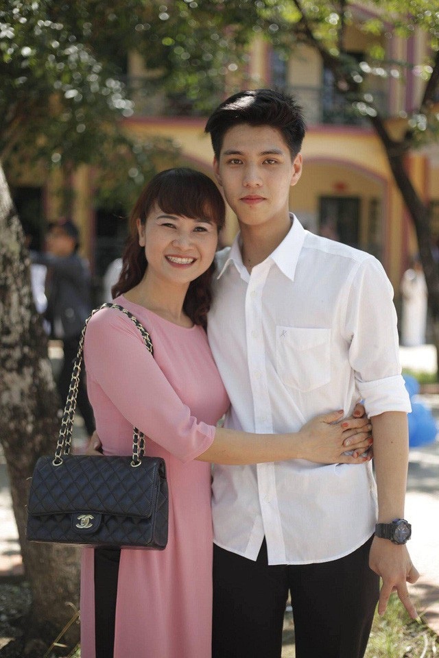 So điểm thi THPT quốc gia của các hot teen sinh năm 2000 - 4 So điểm thi THPT quốc gia của các hot teen sinh năm 2000 - 4