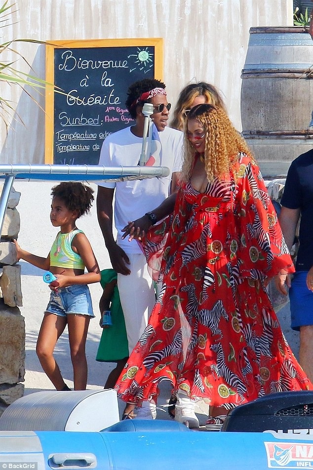 Beyonce bị nghi có bầu - 7
Cặp đôi đình đám đang đi lưu diễn vòng quanh thế giới