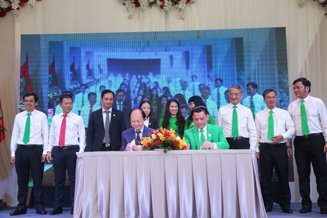 LienVietPostBank ký kết thỏa thuận hợp tác toàn diện với Tập đoàn Mai Linh - 1 LienVietPostBank ký kết thỏa thuận hợp tác toàn diện với Tập đoàn Mai Linh - 1