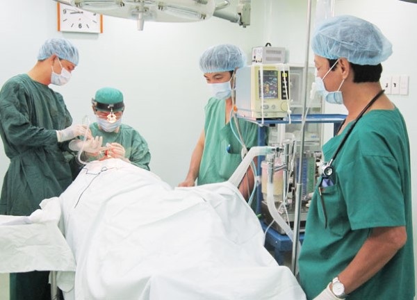 Mổ amidan, nạo VA: Lựa chọn công nghệ Plasma, đắt có xắt ra miếng? - 1 Mổ amidan, nạo VA: Lựa chọn công nghệ Plasma, đắt có xắt ra miếng? - 1