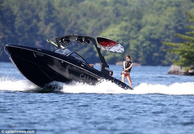 Con gái Cindy Crawford khoe dáng siêu thon - Ảnh 2. Con gái Cindy Crawford khoe dáng siêu thon - Ảnh 2.