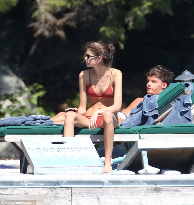 Con gái Cindy Crawford khoe dáng siêu thon - Ảnh 6. Con gái Cindy Crawford khoe dáng siêu thon - Ảnh 6.