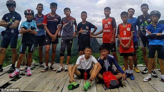 Nhiều nguy cơ sức khỏe đe dọa đội bóng vừa được giải cứu - 4 Nhiều nguy cơ sức khỏe đe dọa đội bóng vừa được giải cứu - 4