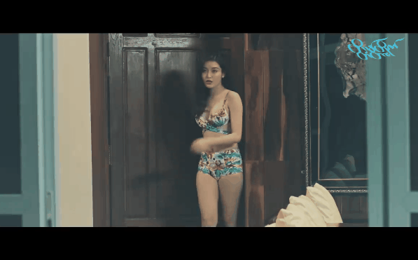 Xôn xao Quỳnh Búp bê “được chiếu trở lại”; nóng bỏng vai “gái điếm” của mỹ nhân Việt - 9 Tác phẩm lấn sân điện ảnh đầu tiên của Á hậu Huyền My mới công bố trailer đã khiến khán giả choáng váng vì hình ảnh nóng bỏng của nàng Á hậu...