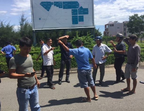 Dân kiến nghị sớm giải quyết dứt điểm mùi xú uế nồng nặc từ KCN An Phú! - 2 Người dân kiến nghị cơ quan chức năng sớm chấn chỉnh vụ việc này.