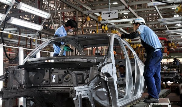 Ô tô bị làm giá, dân buôn kiếm lãi 500 triệu đồng/xe - 2
Xe lắp ráp trong nước trong cơ hội tăng sản lượng
