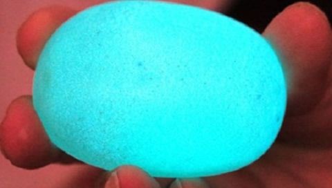 Mua hòn đá vệ đường 50 ngàn đồng, người đàn ông Nam Định được báu vật 5 tỷ đồng - 6
Hòn đá phát sáng kỳ lạ ở Cà Mau.