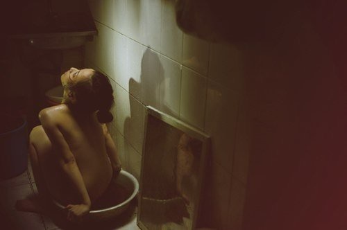 Không dừng lại ở đó, Phương Nga còn có tạo hình nóng bỏng trong bộ sách ảnh Đập cánh giữa không trung.