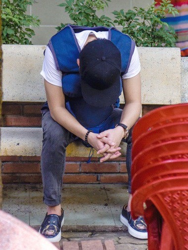 Trường Giang suy sụp sau khi biết đến hoàn cảnh của các bé mồ côi và tàn tật tại đây